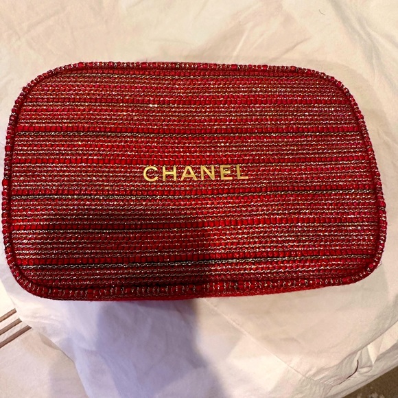 CHANEL Bags Chanel Cosmetic Case 222 Holiday Set Limited Edition Poshmark